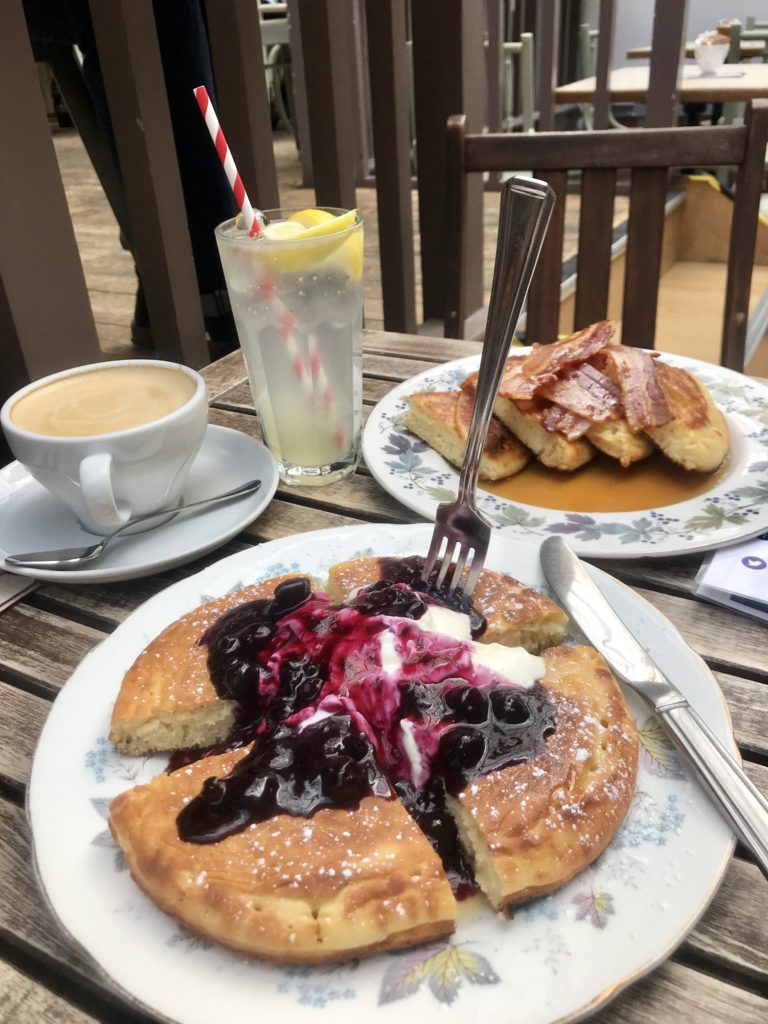 Win a stack of USAstyle pancakes & drinks for two at Oak Street Café